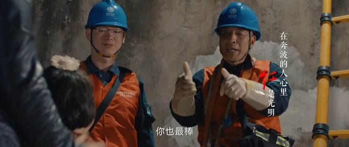 在奔波的人心里,红是光明